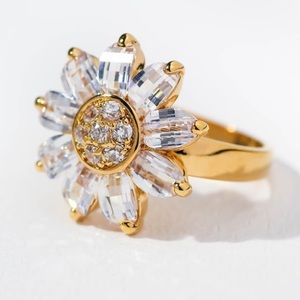 Vanessa Mooney Kelly Flower Ring 🌿 size 7